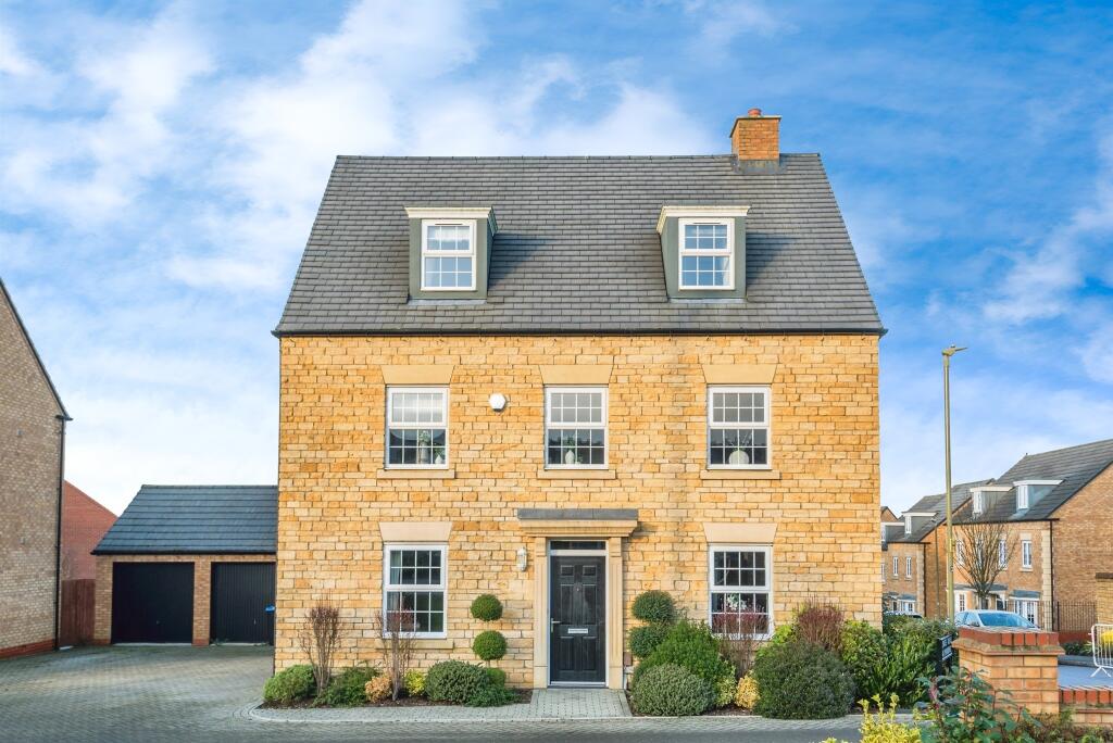 Main image of property: Skylark Way, Witney