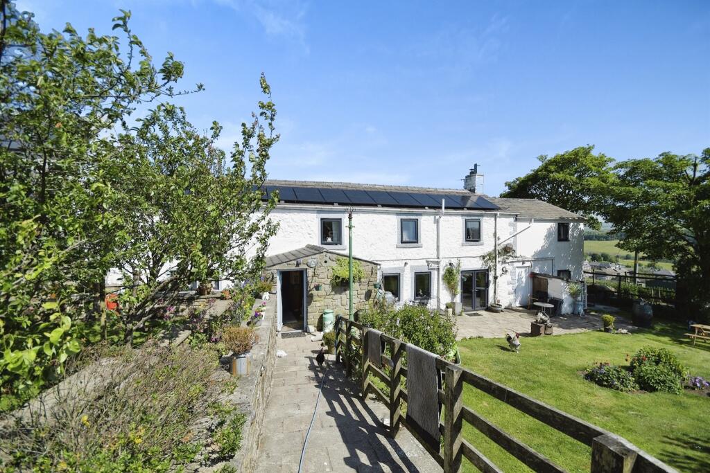 5 bedroom character property for sale in Peak Dale, Buxton, SK17