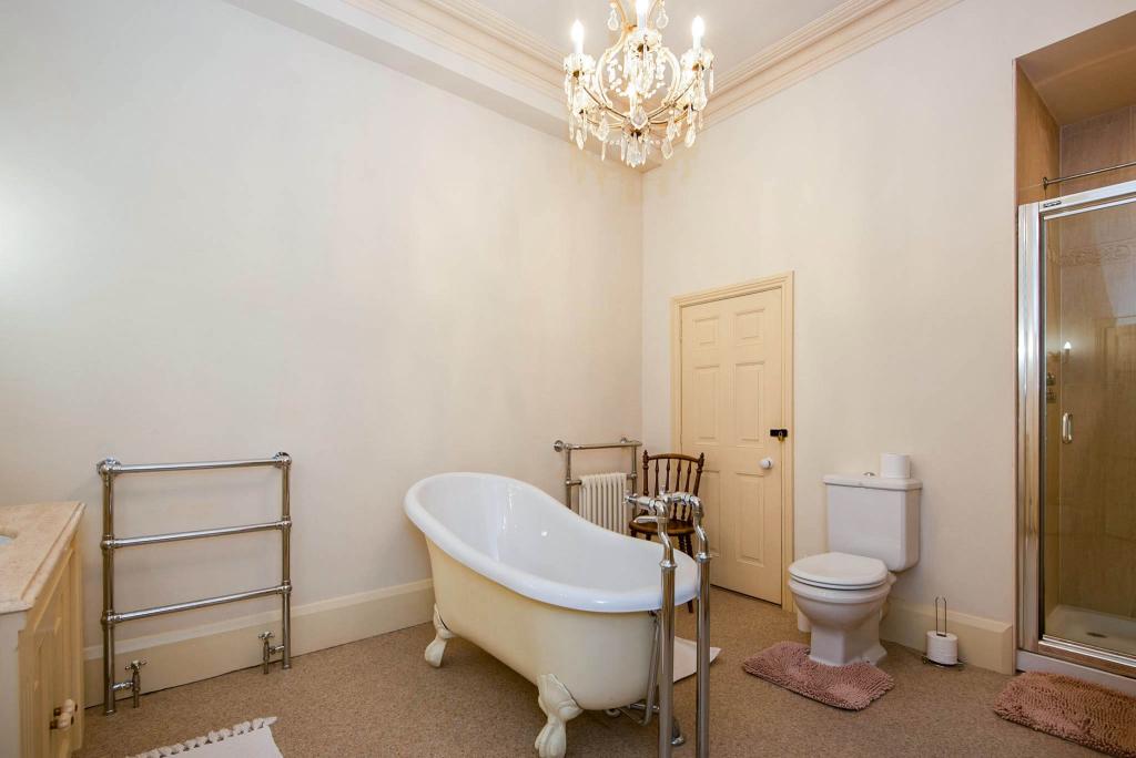 4 bedroom detached house for sale in Upper Lumsdale, Matlock, DE4