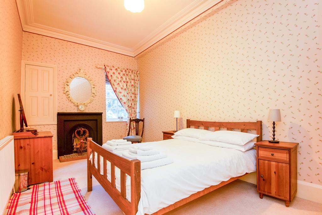 4 bedroom detached house for sale in Upper Lumsdale, Matlock, DE4