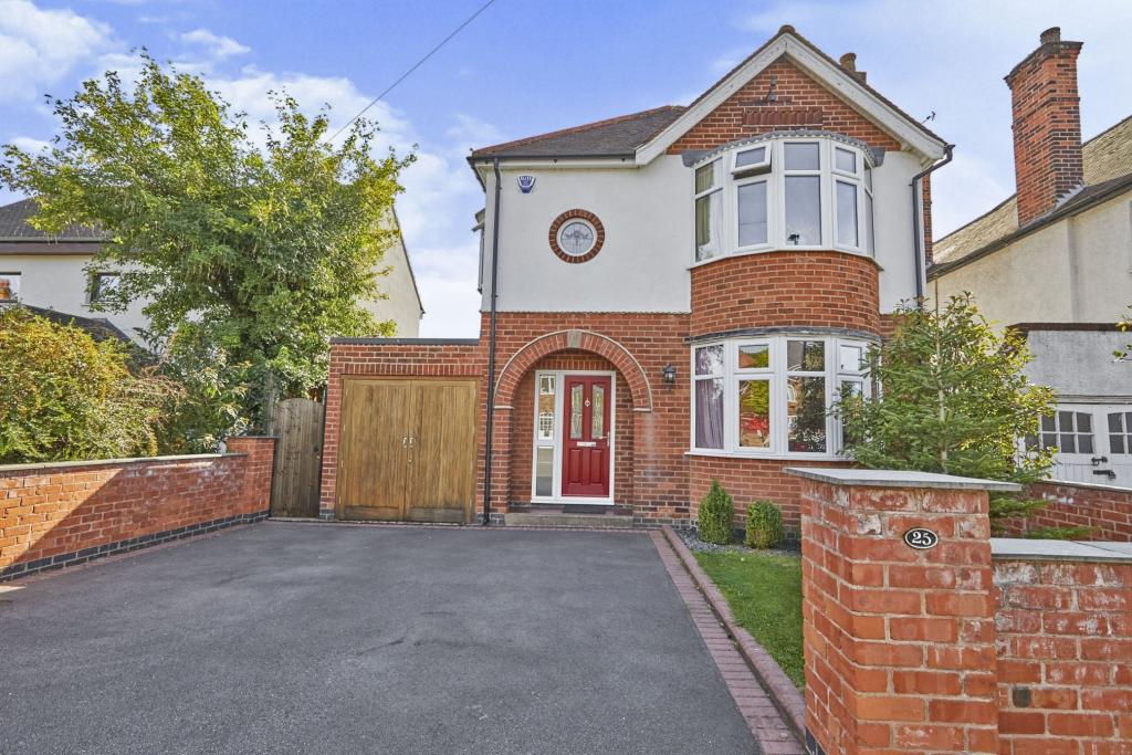 3 bedroom detached house for sale in Thornhill Road, Derby, DE22