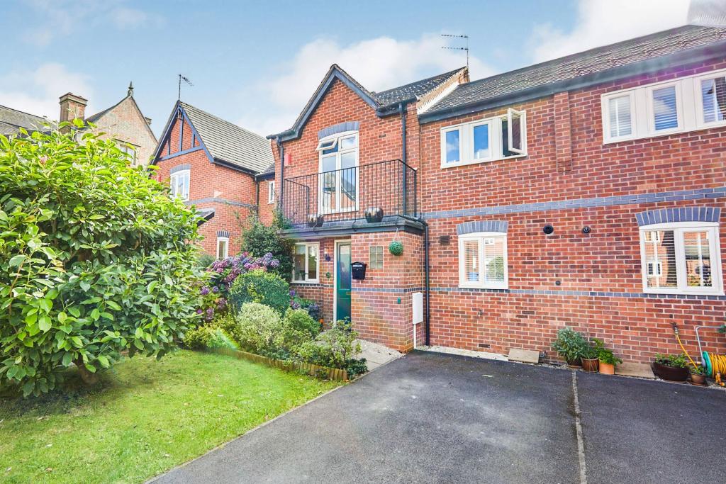 3 bedroom terraced house for sale in Mickleover Manor, Mickleover