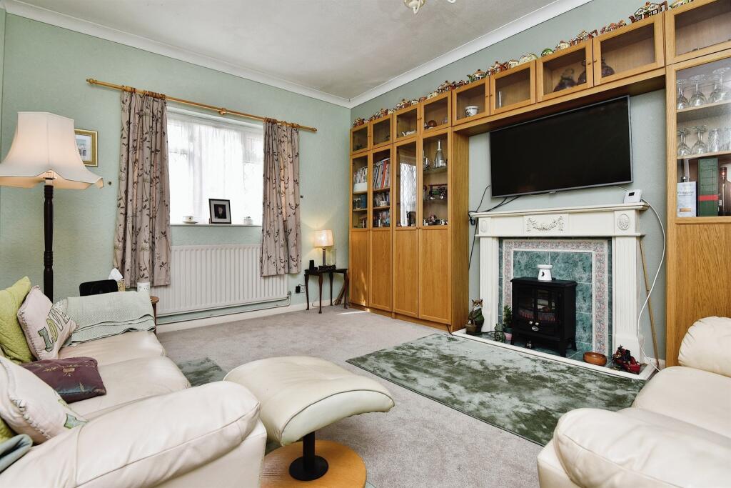 2 bedroom house for sale in Hawthornden Manor, Uttoxeter, ST14