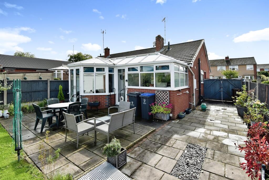 2 bedroom semidetached bungalow for sale in Derwent Drive, Cheadle