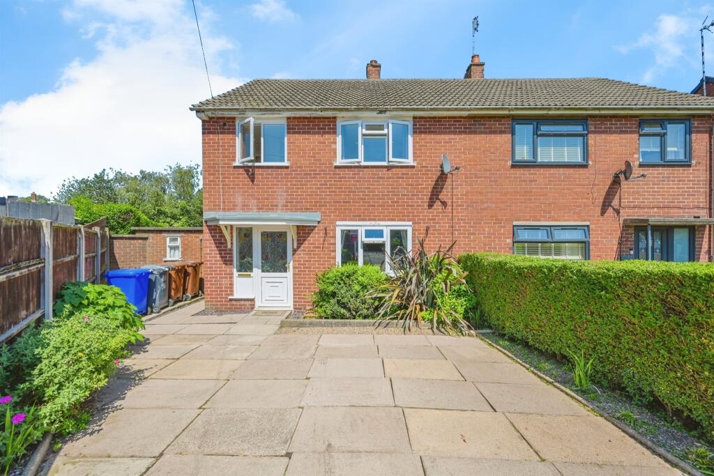 3 bedroom semidetached house for sale in Mosley Drive, Uttoxeter, ST14