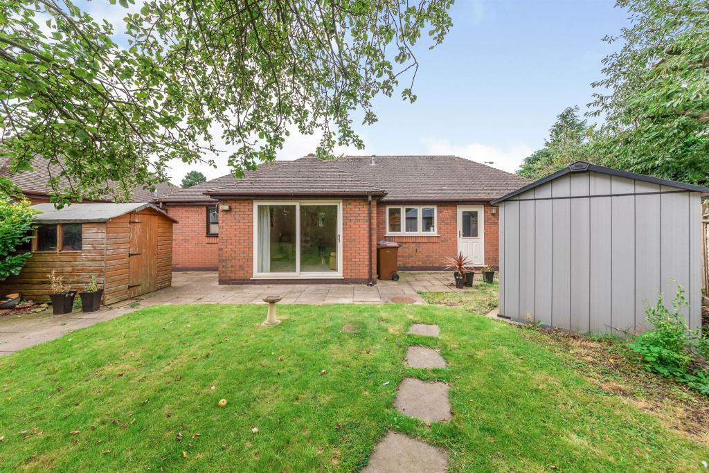 2 bedroom detached bungalow for sale in Stone Road, Uttoxeter, ST14