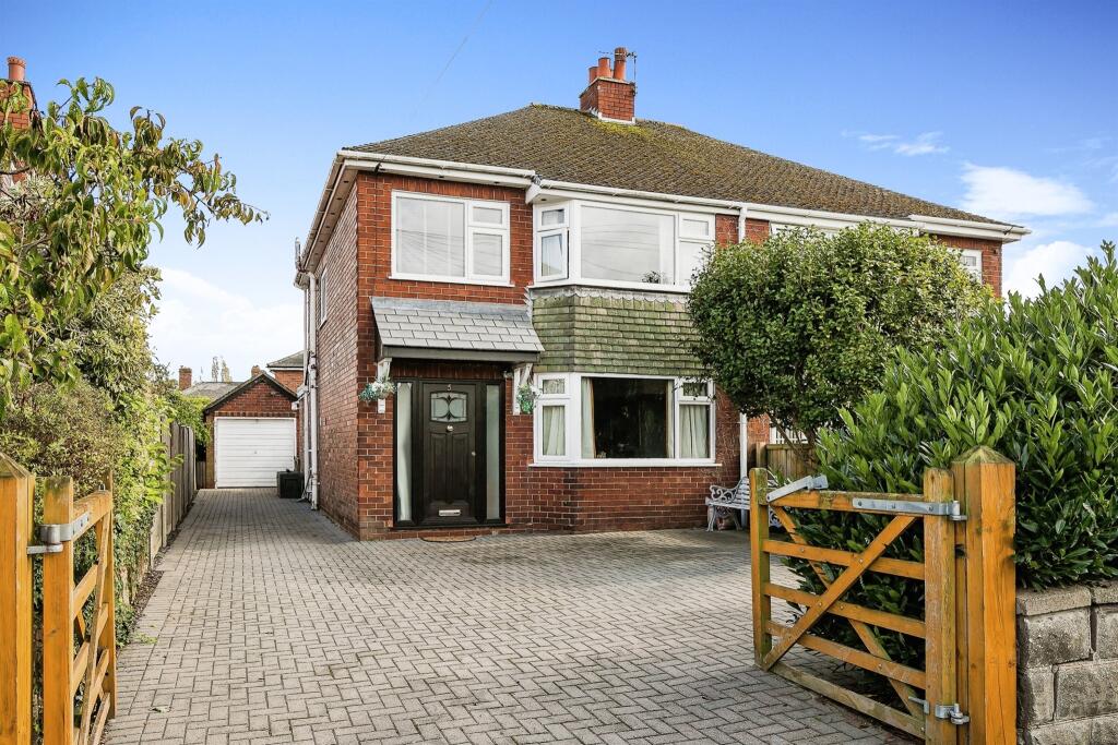 3 bedroom semidetached house for sale in Ashfield Crescent, Mancot
