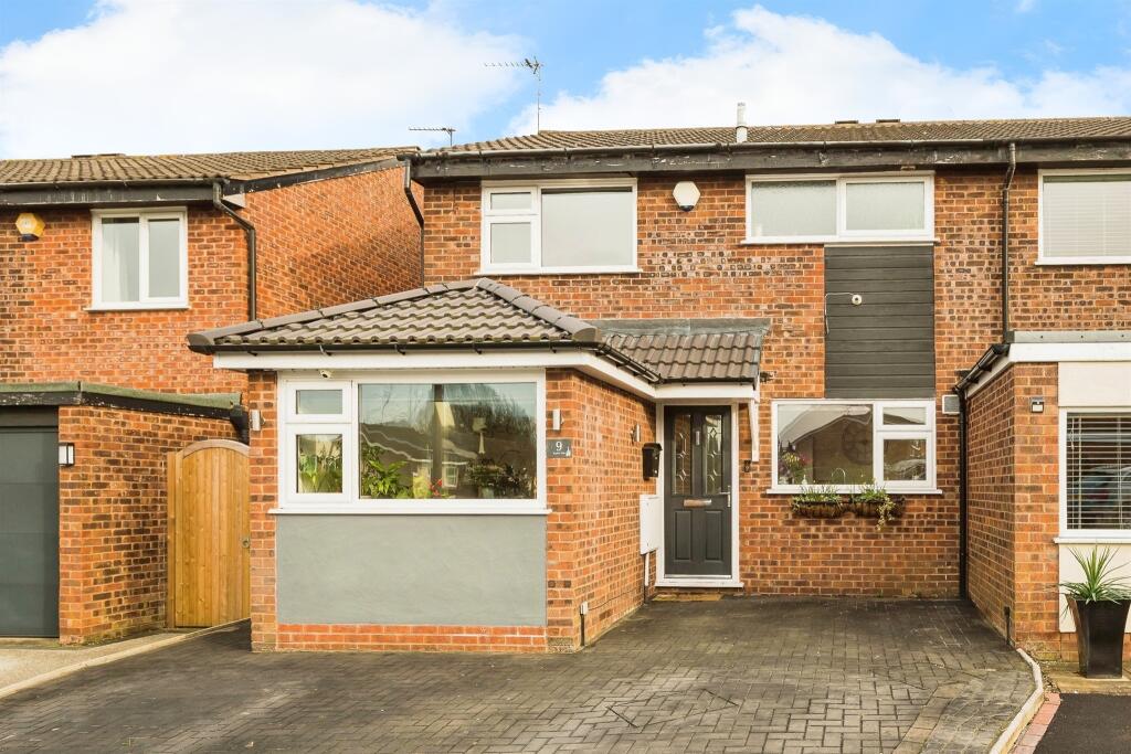 3 bedroom semi-detached house for sale in Foxglove Close, Huntington, Chester, CH3