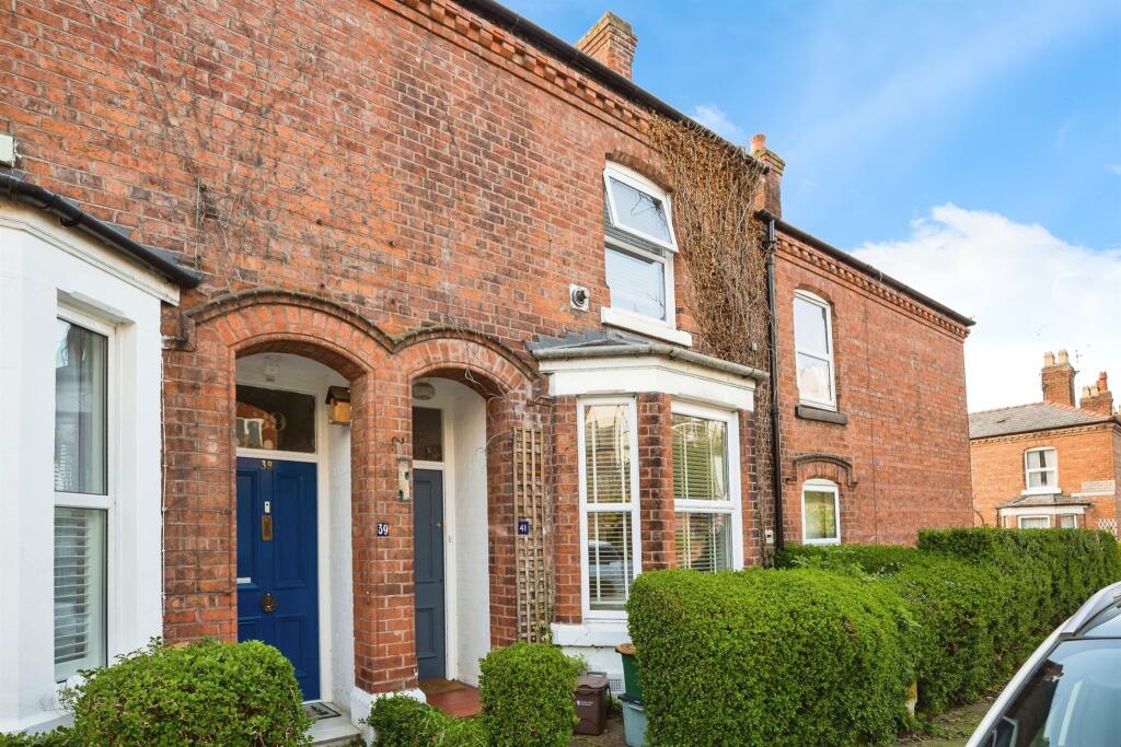 3 bedroom terraced house for sale in Whipcord Lane, Chester, CH1