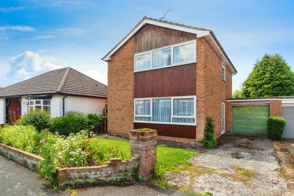 3 bedroom detached house for sale in Grange Road, Vicars Cross, Chester