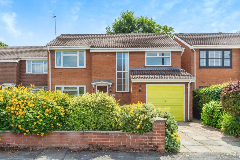 4 bedroom detached house for sale in Crofters Way, Saughall, Chester, CH1