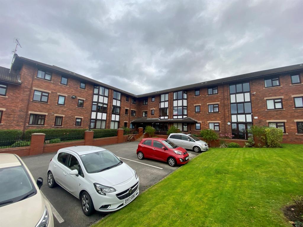 1 bedroom retirement property for sale in Lower Robin Hood Lane, Helsby