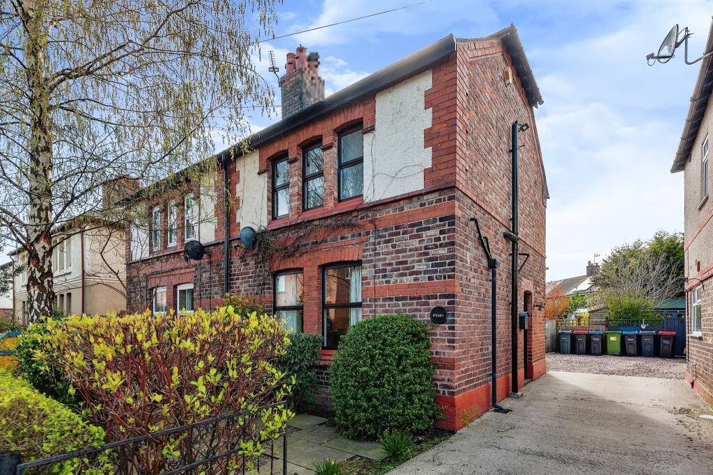 2 bedroom semidetached house for sale in Station Road, Sutton Weaver