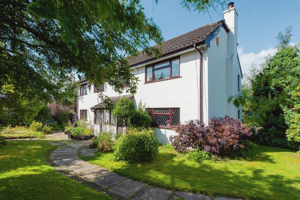 4 bedroom detached house for sale in Top Road, Kingsley, Frodsham, WA6