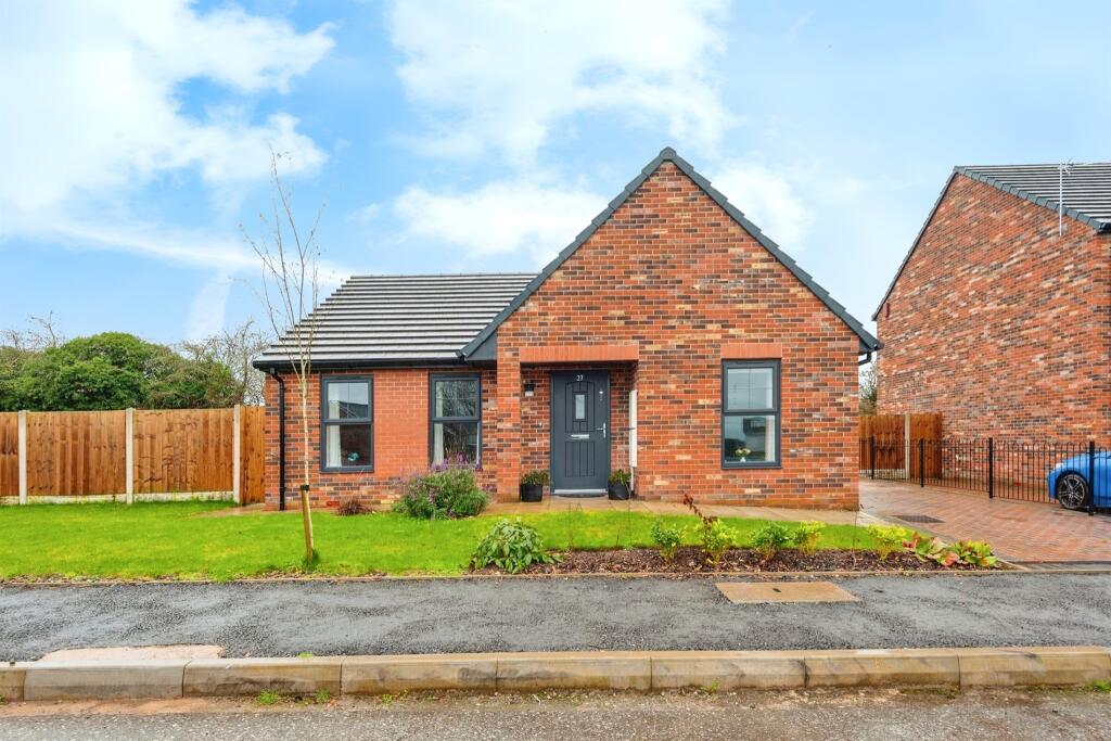 2 bedroom detached bungalow for sale in Higher Heyes Drive, Kingsley