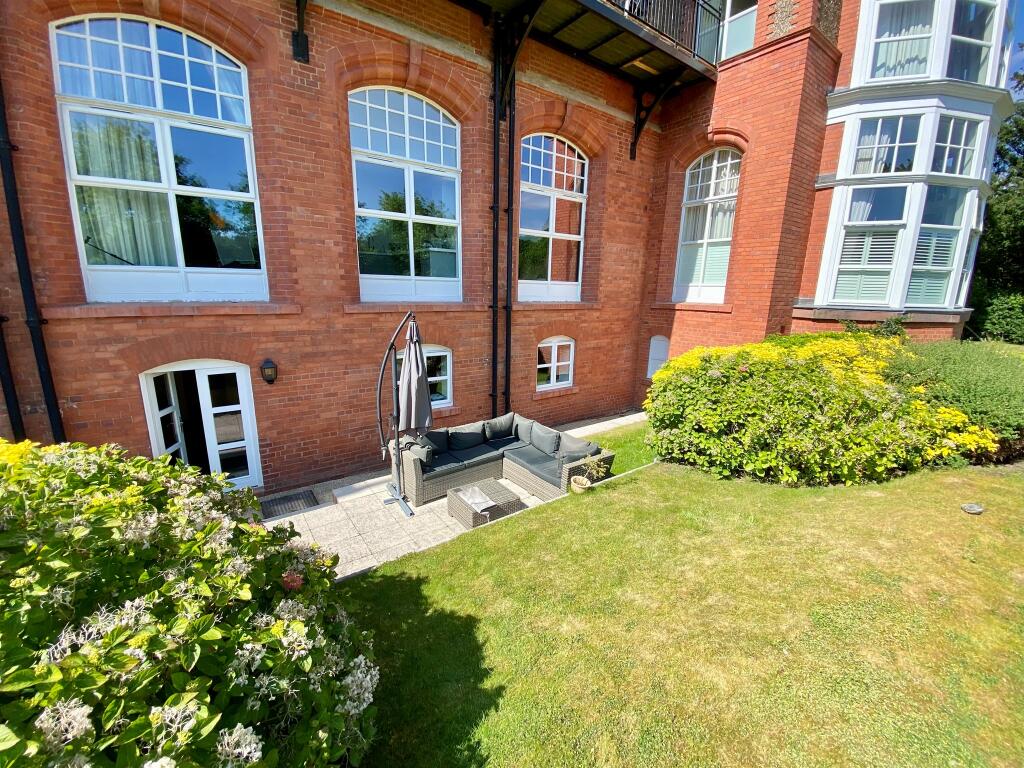 2 bedroom apartment for sale in Kingswood Park, Kingswood, Frodsham, WA6