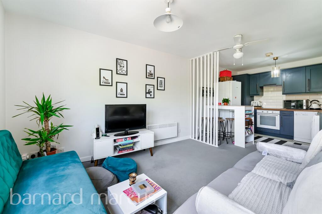 Main image of property: Balham Hill, London