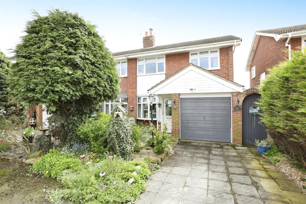 3 bedroom semidetached house for sale in Harris Road, Lostock Gralam