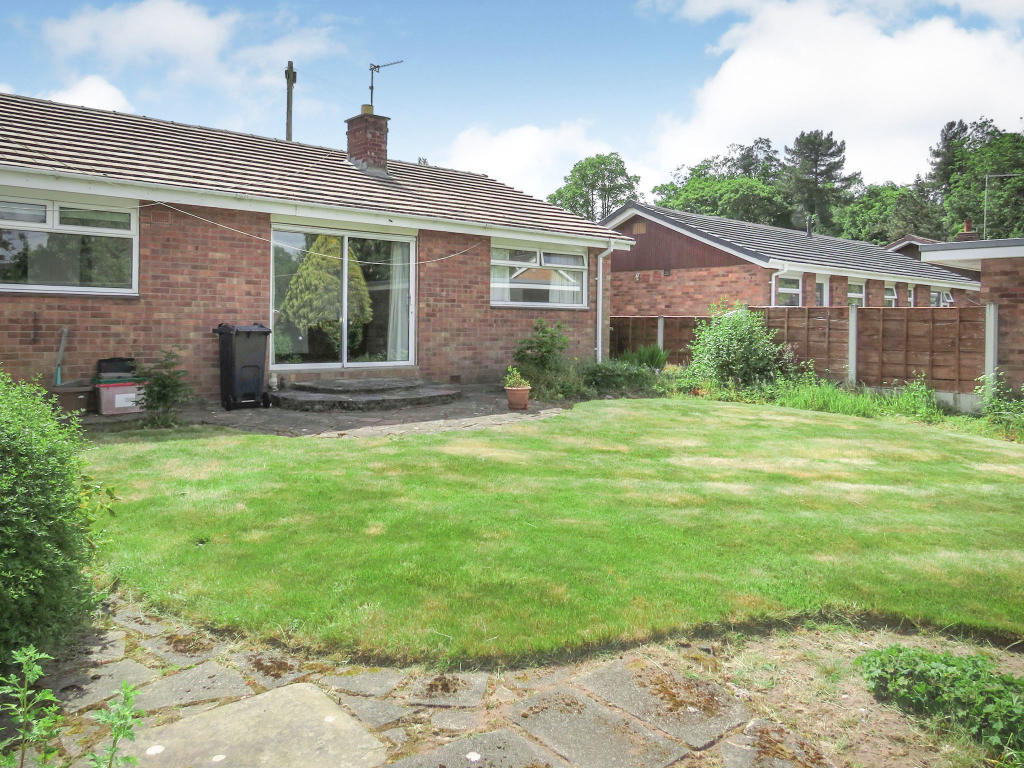 3 bedroom detached bungalow for sale in Forest Close, Cuddington