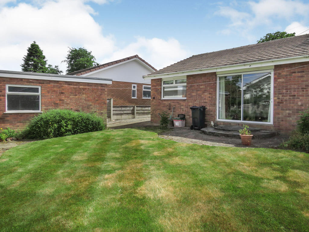 3 bedroom detached bungalow for sale in Forest Close, Cuddington