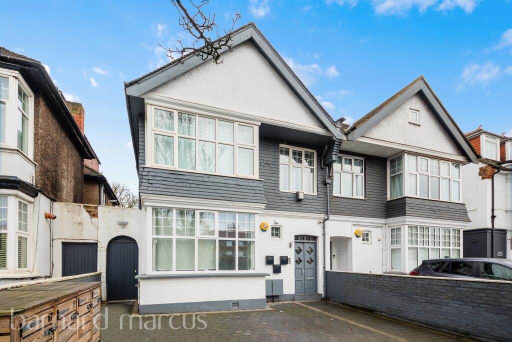 2 bedroom flat for sale in Ellesmere Road, Chiswick, W4