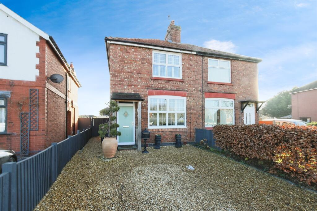 2 bedroom semidetached house for sale in Middlewich Road, Winsford, CW7