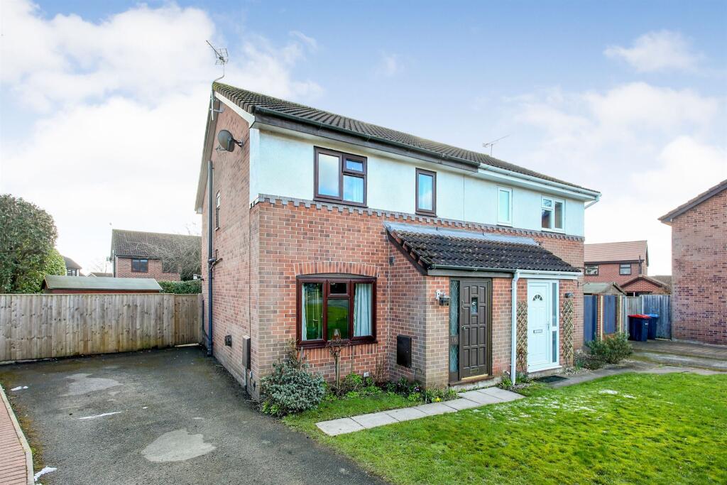 3 bedroom semidetached house for sale in Barnbrook Close, Winsford, CW7