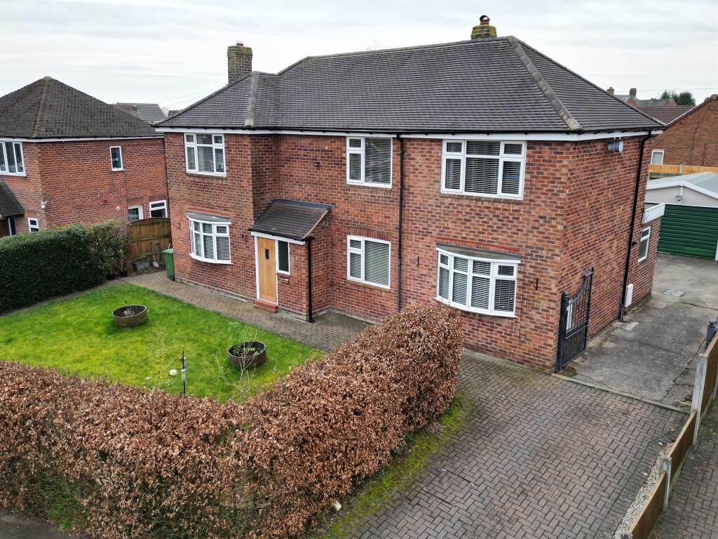 5 bedroom detached house for sale in Townfields Crescent, Winsford, CW7