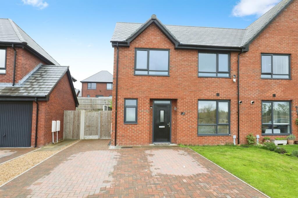 3 bedroom semidetached house for sale in Watson Drive, Winsford, CW7