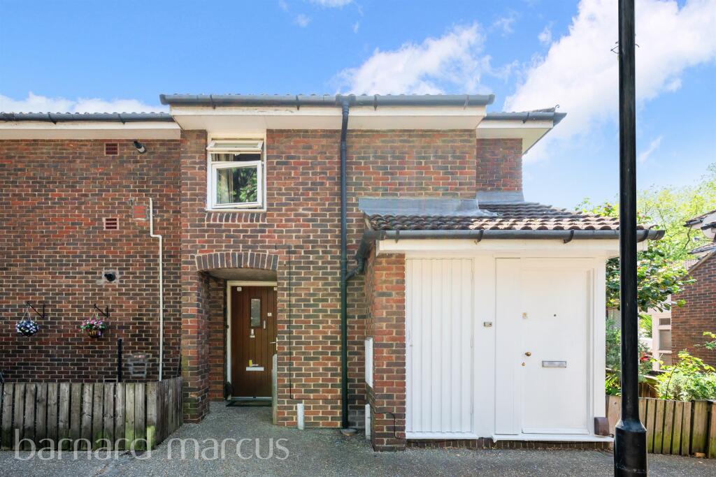 Main image of property: Heath Road, London