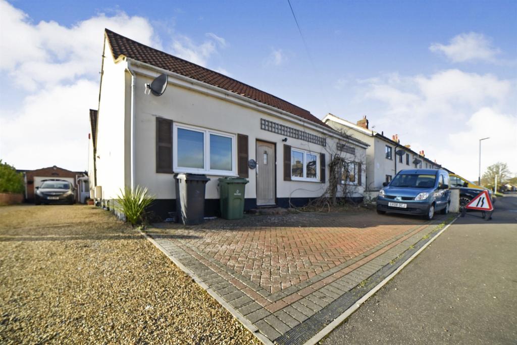 3 bedroom semidetached bungalow for sale in Leys Lane, Attleborough, NR17