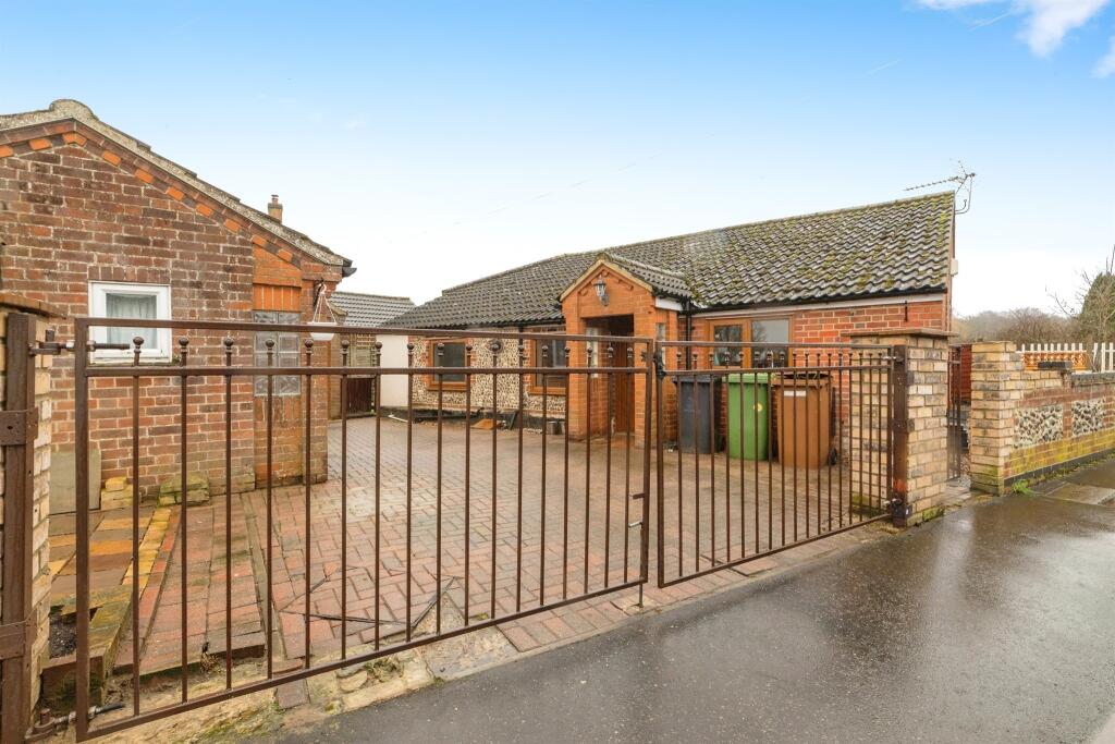 2 bedroom detached bungalow for sale in Leys Lane, Attleborough, NR17