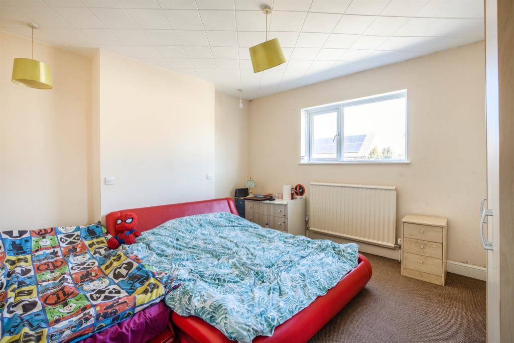 3 bedroom end of terrace house for sale in New North Road