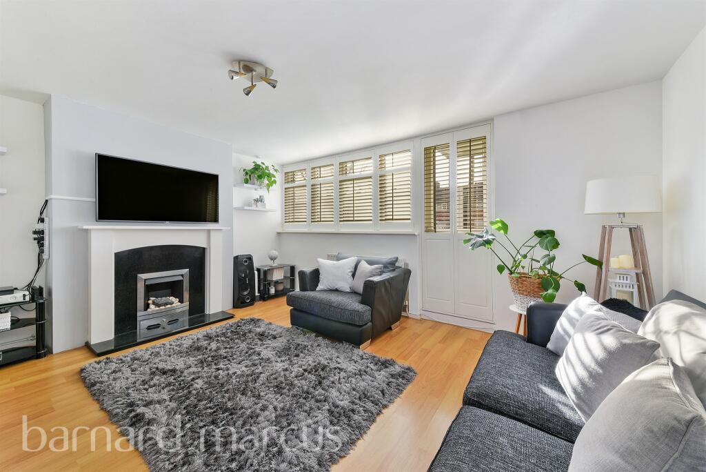 2 bedroom flat for sale in Longheath Gardens, Croydon, CR0