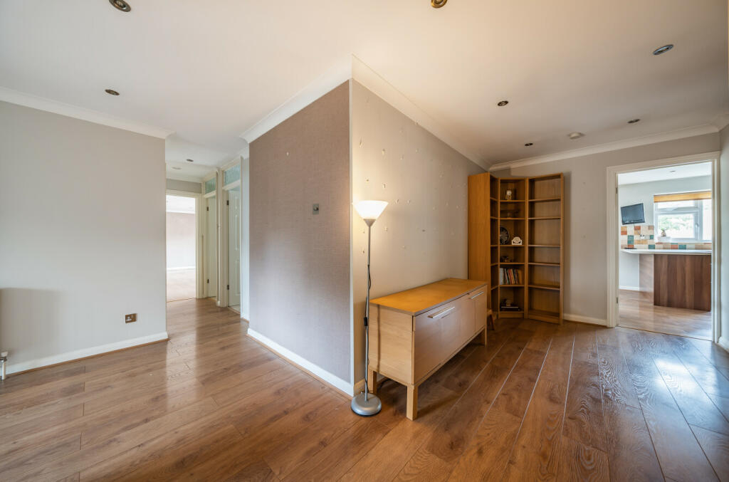 Additional property image - Woodbury Close, Croydon