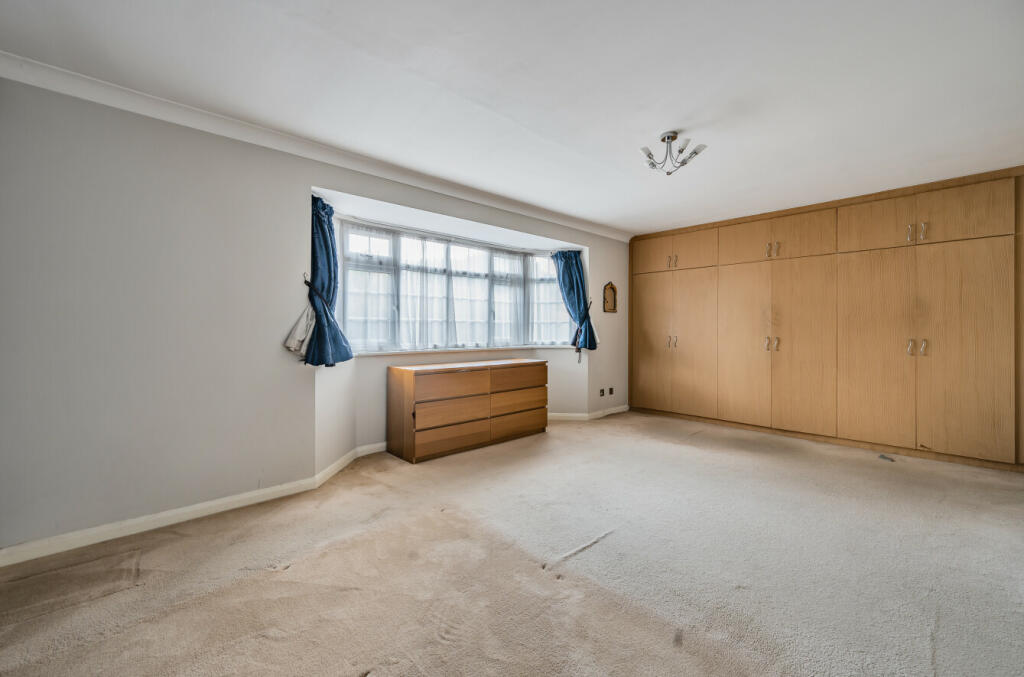 Additional property image - Woodbury Close, Croydon