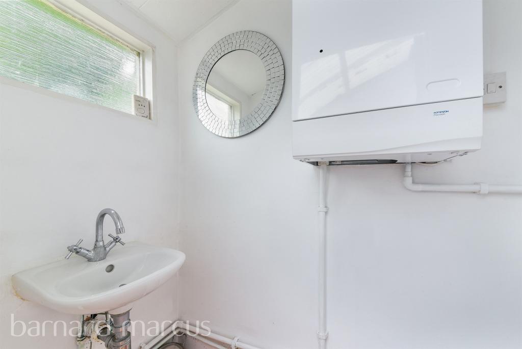 3 bedroom terraced house for sale in Brockenhurst Road, Croydon, CR0