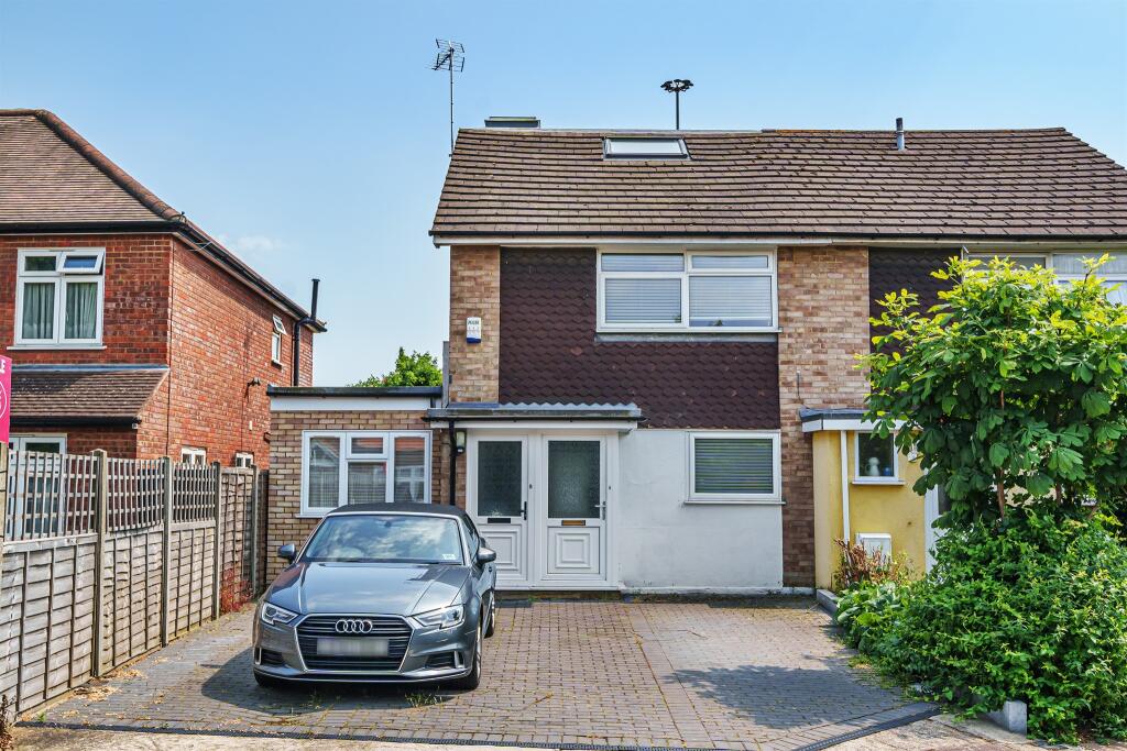 2 bedroom ground floor flat for sale in Burnham Way, London, W13