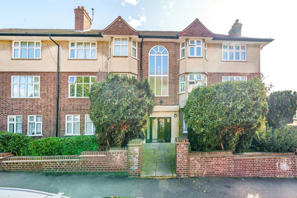 1 bedroom flat for sale in Boston Manor Road, Brentford, TW8