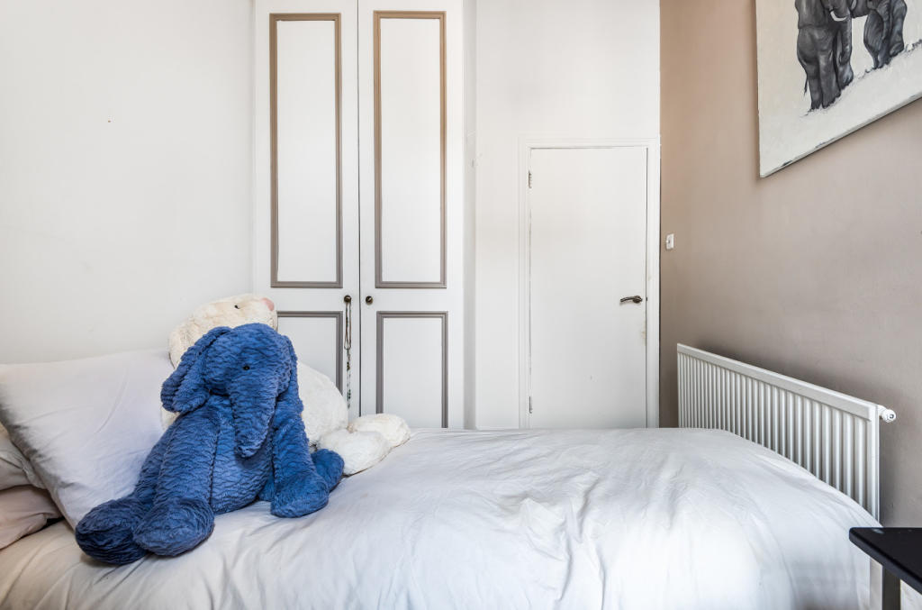 2 bedroom flat for sale in Longridge Road, London, SW5