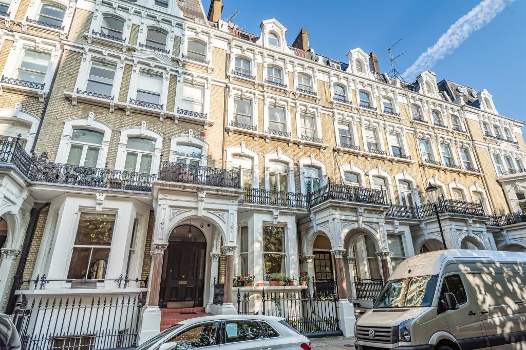 2 bedroom flat for sale in Redcliffe Square, London, SW10
