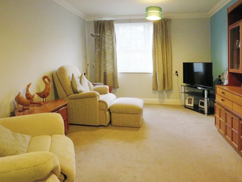 2 bedroom flat for sale in Red Lion Street, Aylsham, Norwich, NR11