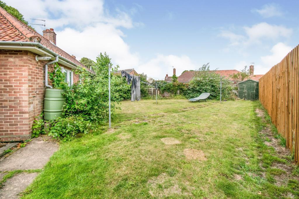 2 bedroom semidetached bungalow for sale in Mill Road, Aylsham