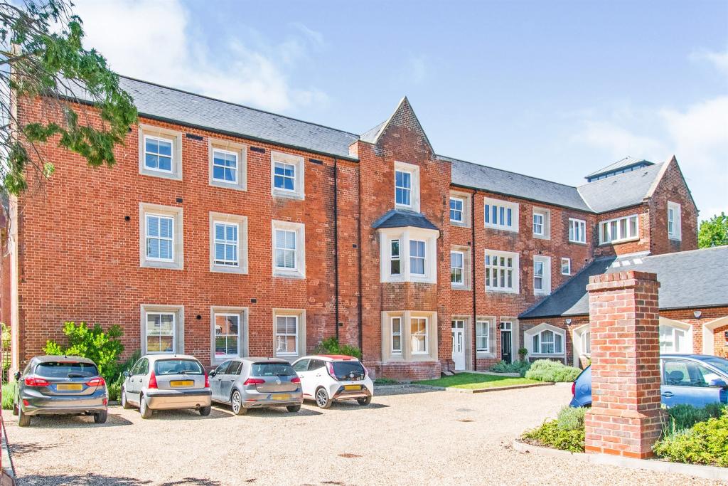 2 bedroom flat for sale in Mill Lane, Aylsham, Norwich, NR11