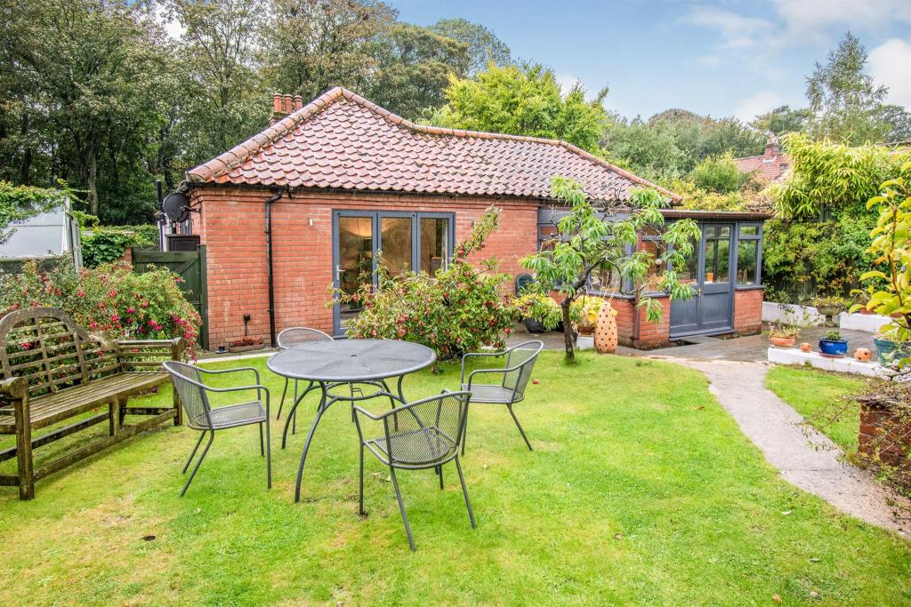 2 bedroom detached bungalow for sale in Burgh Road, Aylsham, NR11