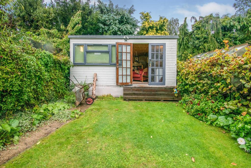 2 bedroom detached bungalow for sale in Burgh Road, Aylsham, NR11