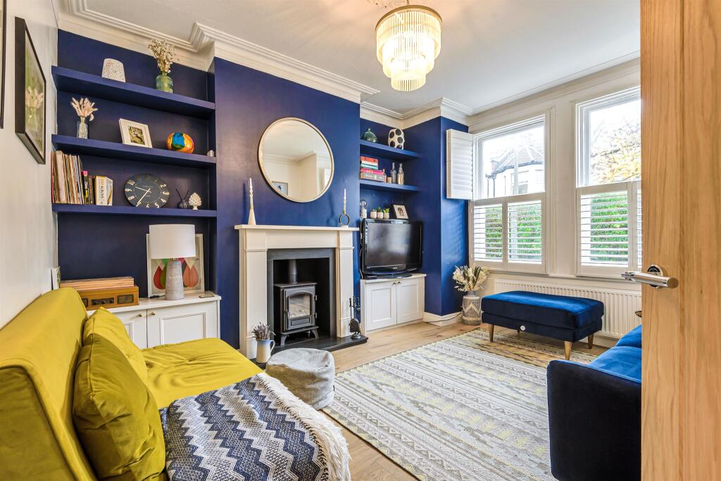 1 bedroom ground floor flat for sale in Vanderbilt Road, London, SW18