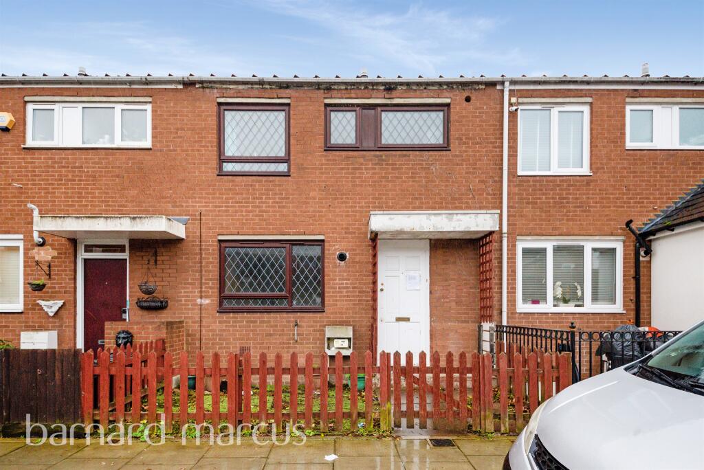 3 bedroom terraced house for sale in Kingham Close, London, SW18