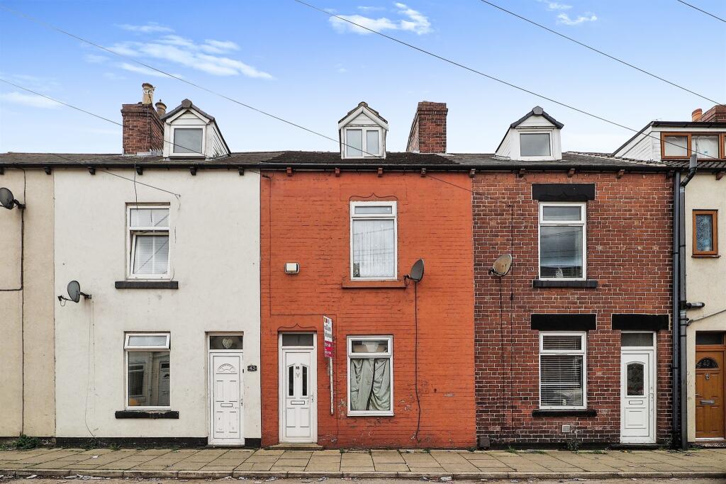 3 bedroom terraced house for sale in Milgate Street, Royston, Barnsley, S71