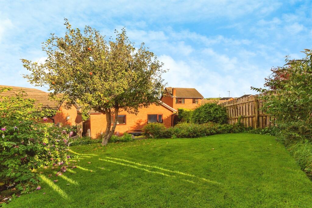 5 bedroom detached house for sale in Ellavale Road, Elsecar, Barnsley, S74